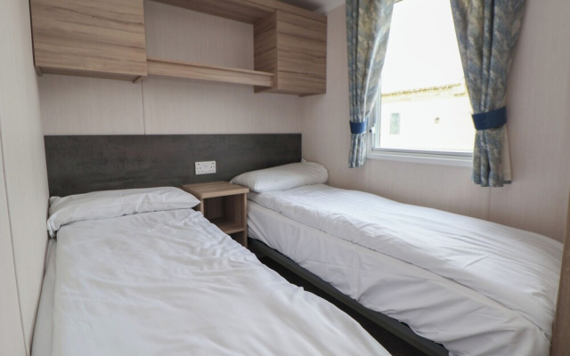 Caravan B8