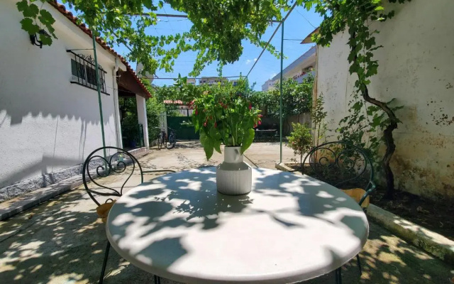 Unique Traditional House, hosted by J&G