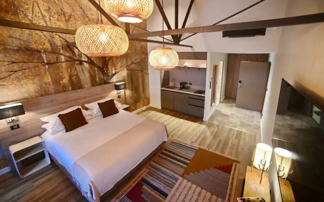 Walnut Bistro & Suites