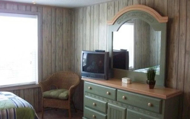 5 O'Clock Somewhere - 4 Br Home