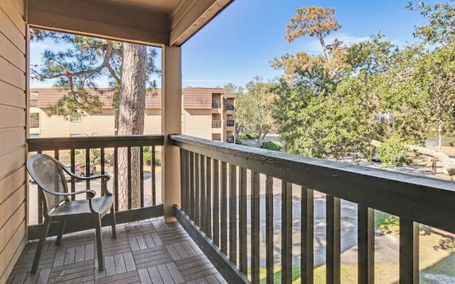 Walk to Beach: Condo w/ Balcony in Hilton Head