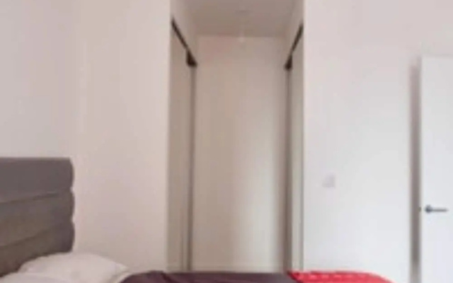 Spacious Flat In London Zone 2 With River Views