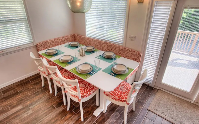Whispering Whale Retreat Apartment 4