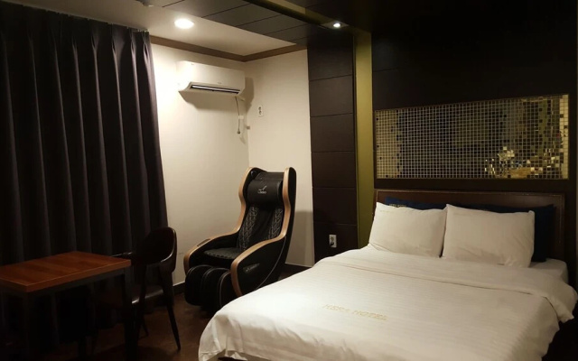 Hera Motel