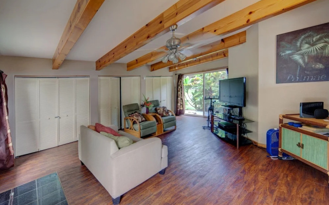 Hale Hamakua 3 Bedroom Home by RedAwning