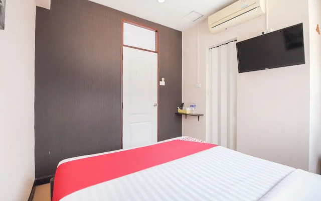 OYO 537 Na Banglampoo Hotel