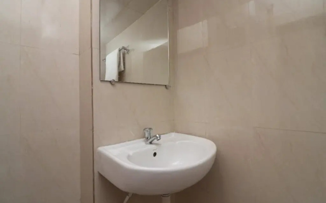 Golden Inn By OYO Rooms