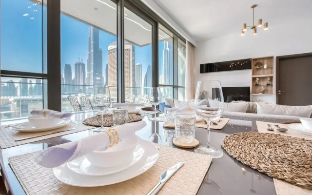 1205 Downtown Views