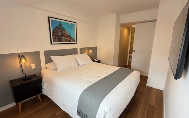 w Chic Inviting 2BR w Balcony in Miraflores
