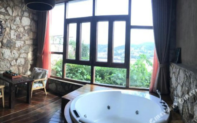 Seamount Life Stone Resort Villa