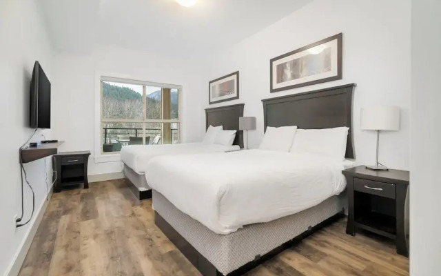 Elevated Escapes 2BR Suite Overlooking Lake