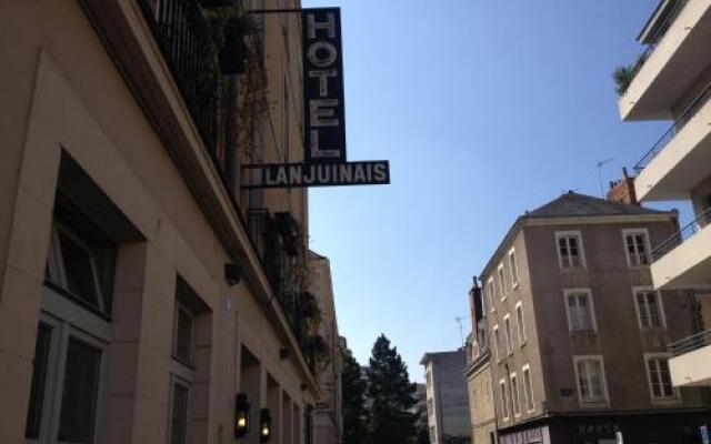 Отель Hôtel Lanjuinais вид на фасад
