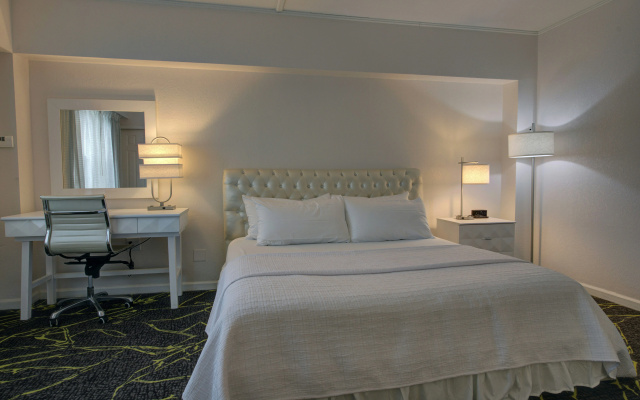 The Roslyn, Tapestry Collection by Hilton