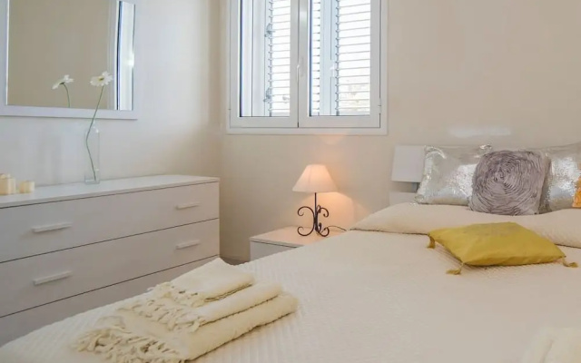 VIlla White