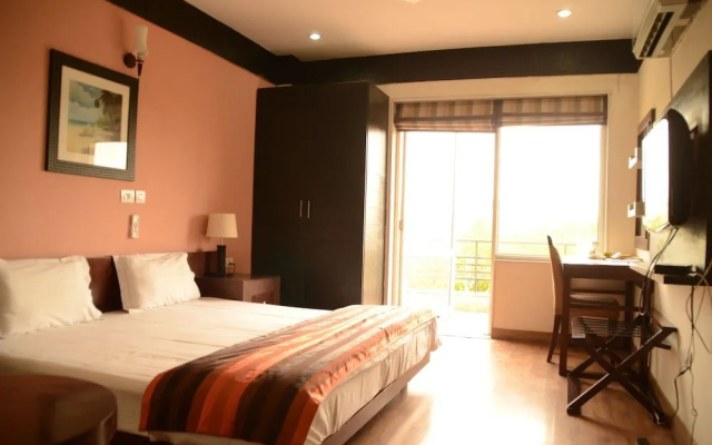 Treehouse Neo Residency