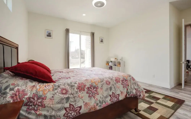 Spacious Lake Highland Townhome W/ Pool!