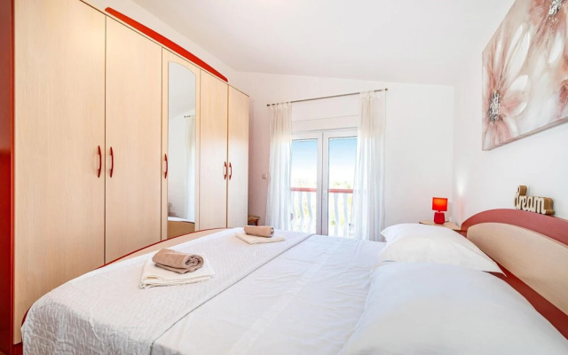 Stunning Home in Debeljak With Wifi and 3 Bedrooms
