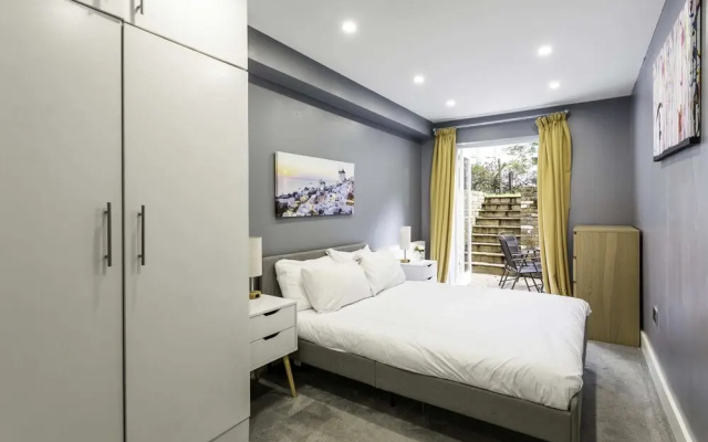 Spacious Clapham Junction Apartment