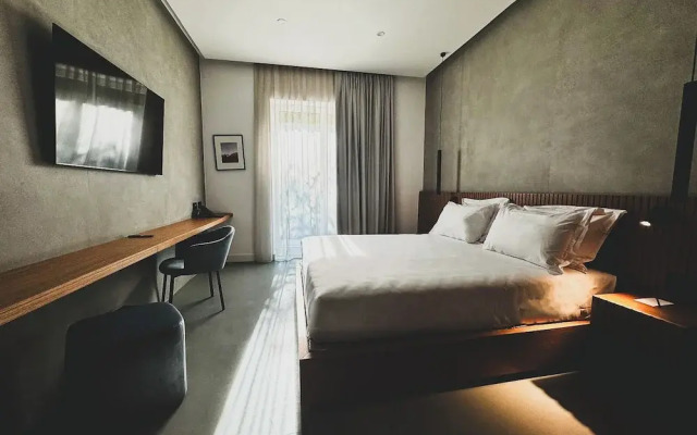 J Maluni City Hotel