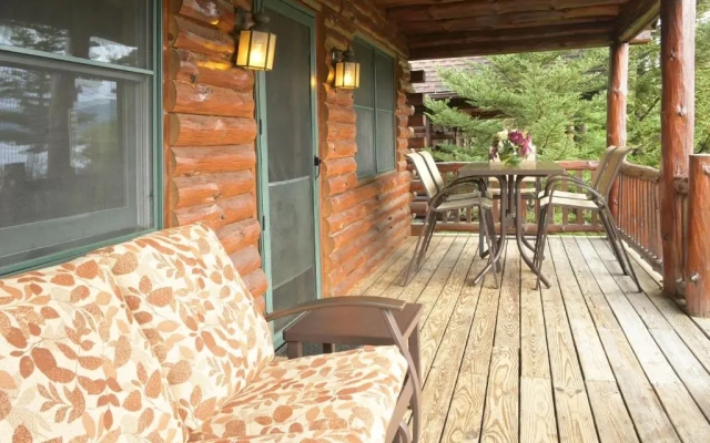 Lodges At Cresthaven