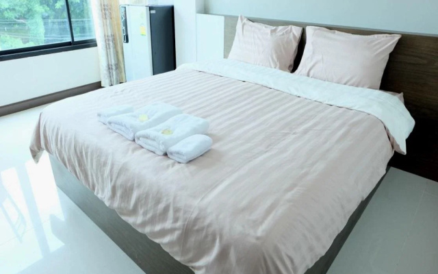 Charoenporn Hotel(เจริญพร แกรนด์ โฮเต็ล)