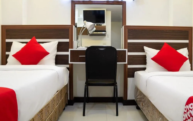 OYO 165 Circle-b Apartelle & Suites (Vaccinated Staff)