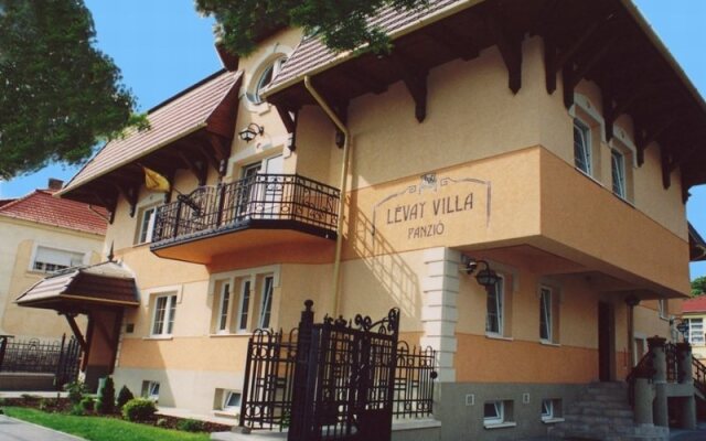 Отель Lévay Villa Hotel Венгрия, Лиллафюред - отзывы, цены и фото номеров - забронировать отель Lévay Villa Hotel онлайн вид на фасад