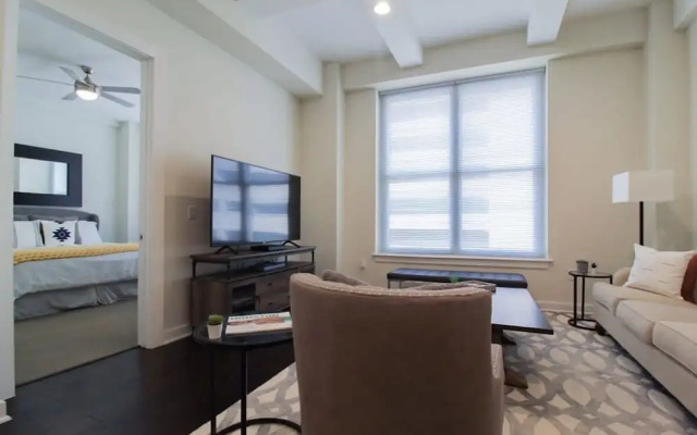 Constellations Elegant 1 BR in Downtown Houston