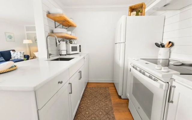 Hoosier Holiday 1 Bedroom Condo by RedAwning