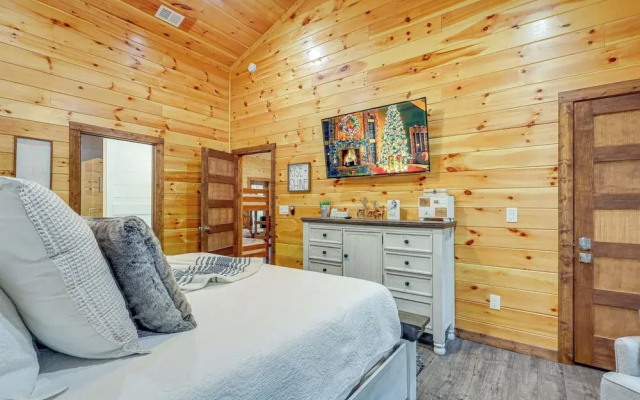 Close to Hiking & Attractions: Smoky Mtn Cabin