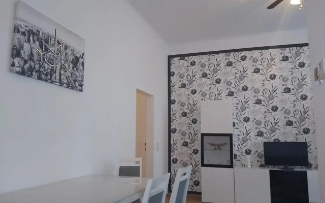Spacious Central Apartment