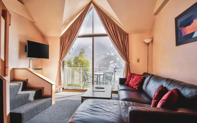 Lantern 1 Bedroom Loft with car space and Majestic View