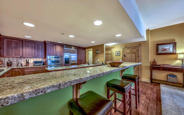 Luxury Three Bedroom Mountain Escape at Kirkwood Townhouse by RedAwning
