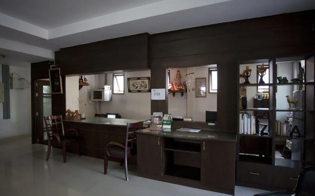 Nida Rooms Triple 2 Wattana Sky Train