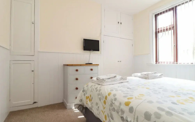 Flat 1 Niles Place