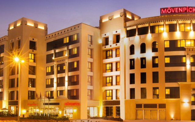 Отель Movenpick Hotel Apartments Al Mamzar Dubai ОАЭ, Дубай - 4 отзыва об отеле, цены и фото номеров - забронировать отель Movenpick Hotel Apartments Al Mamzar Dubai онлайн вид на фасад