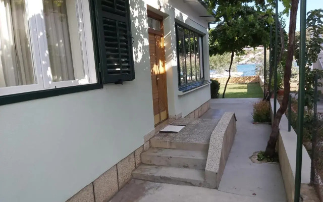 House Petar by sea