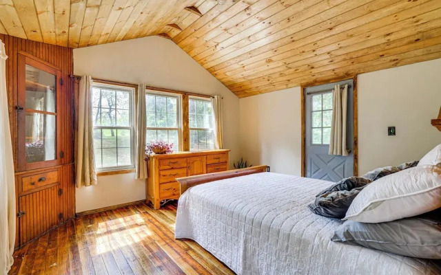 Ski, Swim, Relax: Old-fashioned Poconos Getaway