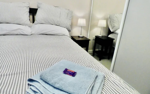 Gower - 2 Beds - Parking - EV Charger - Wifi