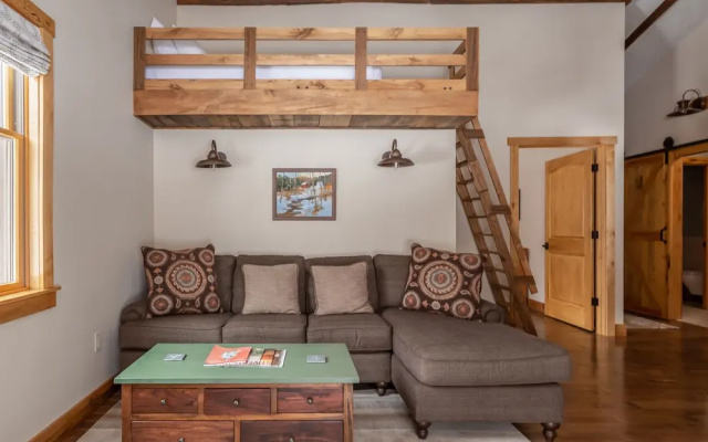 Seesaw's Lodge