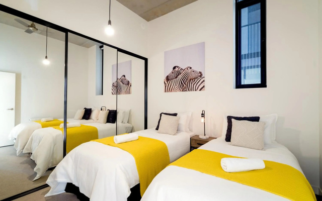 Mega Style Apartments West Melbourne Townhouse