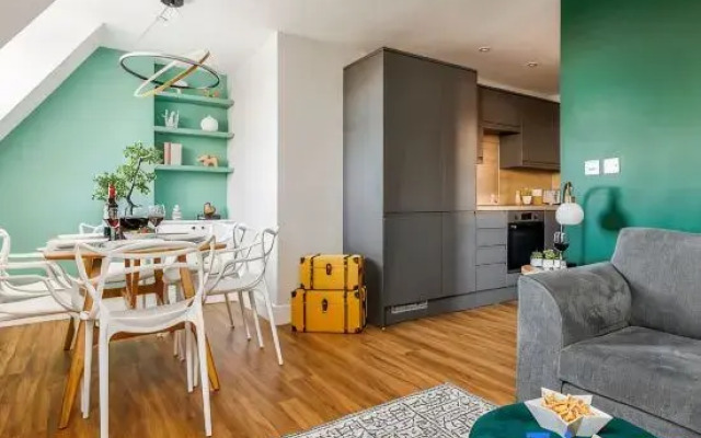 Wholesome Family 3-Bed, 2-Bath Apt; Free Gym & PKG