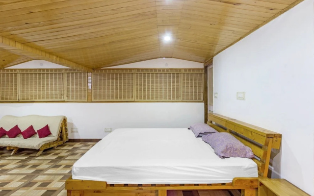 GuestHouser 1 BR Bed & Breakfast 83ac