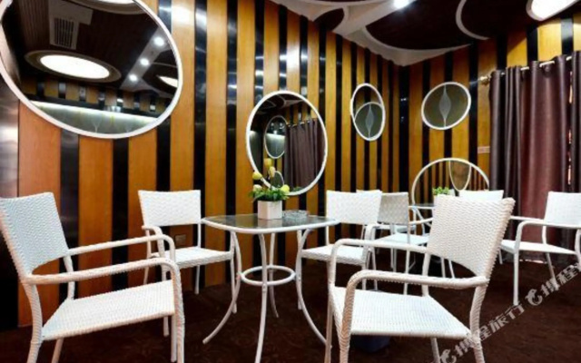 Lanli Fashion Hotel (Xinzhou District Government)