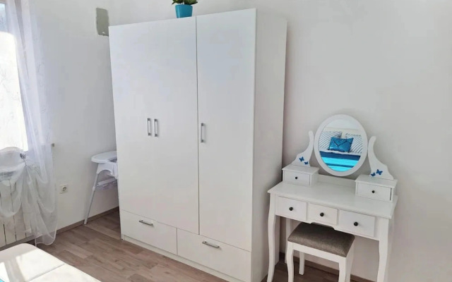 Bright Accommodation Near the sea in Zambratija