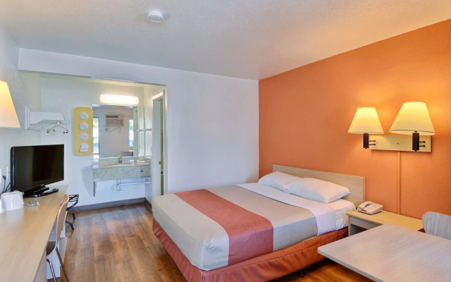 Motel 6 Nashua