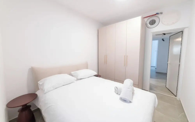 O&O - 2 BR Stylish & Modern Apartment
