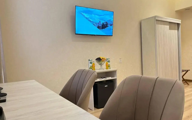 Aks Hotel