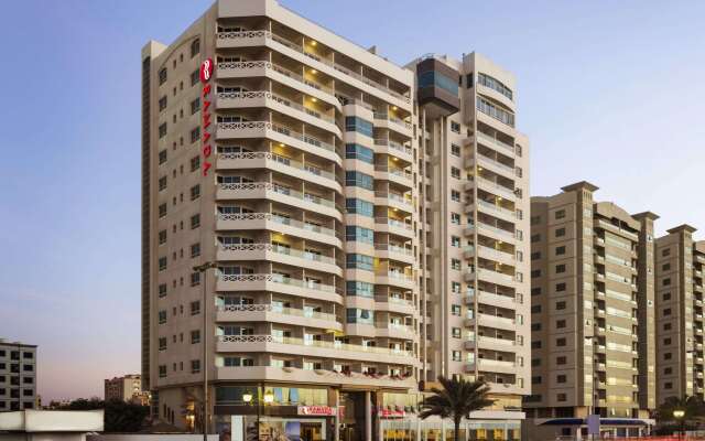 Ramada Beach Hotel Ajman вид на фасад