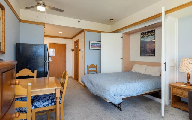 2756 Slopeside Condo